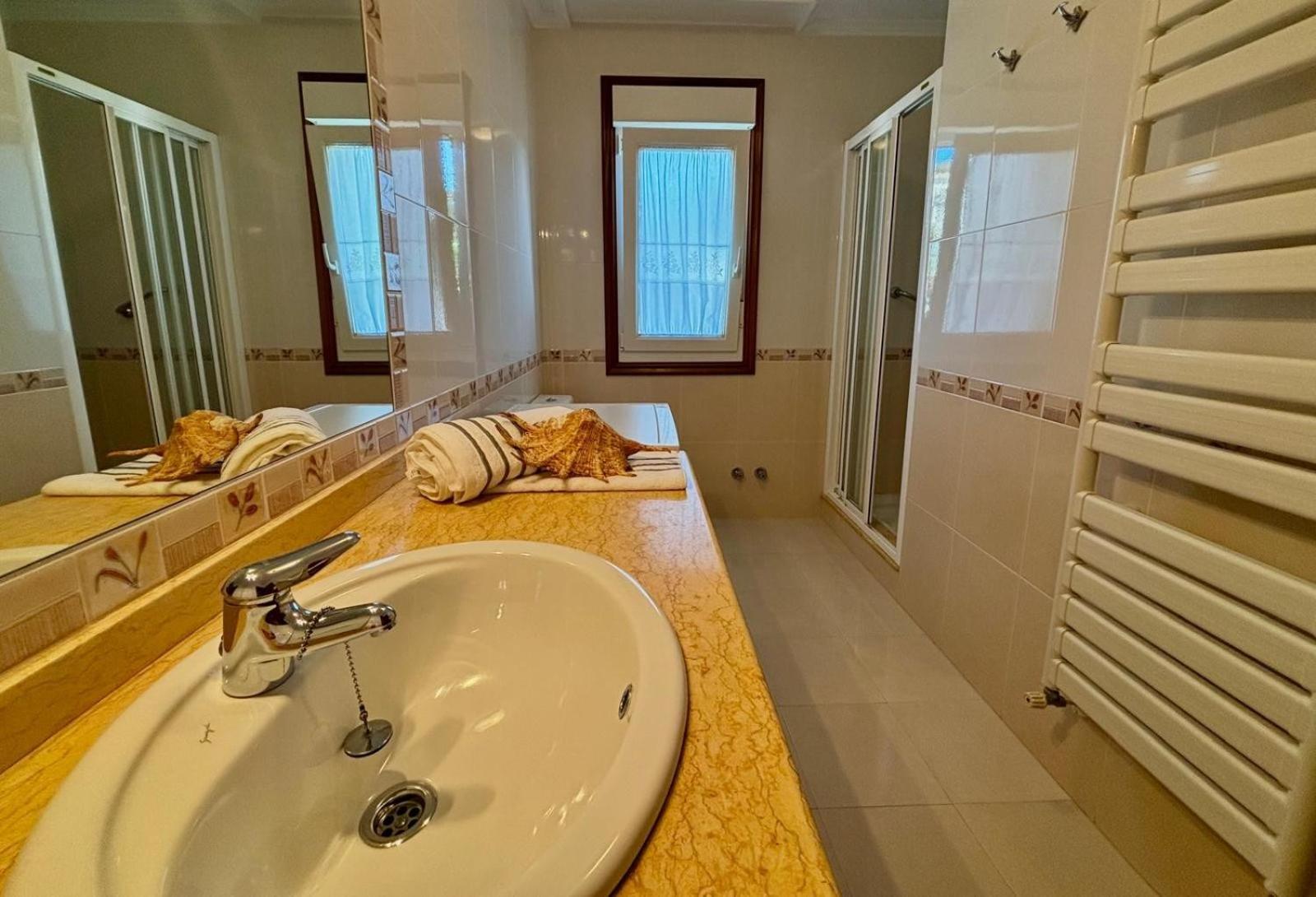 バイヨーナHolibai, Casa Caeiro ,Un Hogar Lejos De Casa, Sabaris, Galiciaアパートメント エクステリア 写真